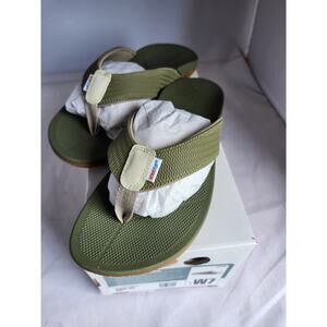 XTRATUF Ladies Auna Olive Green Slip Resistant Sandal AUNW300 Size 7 Womans
